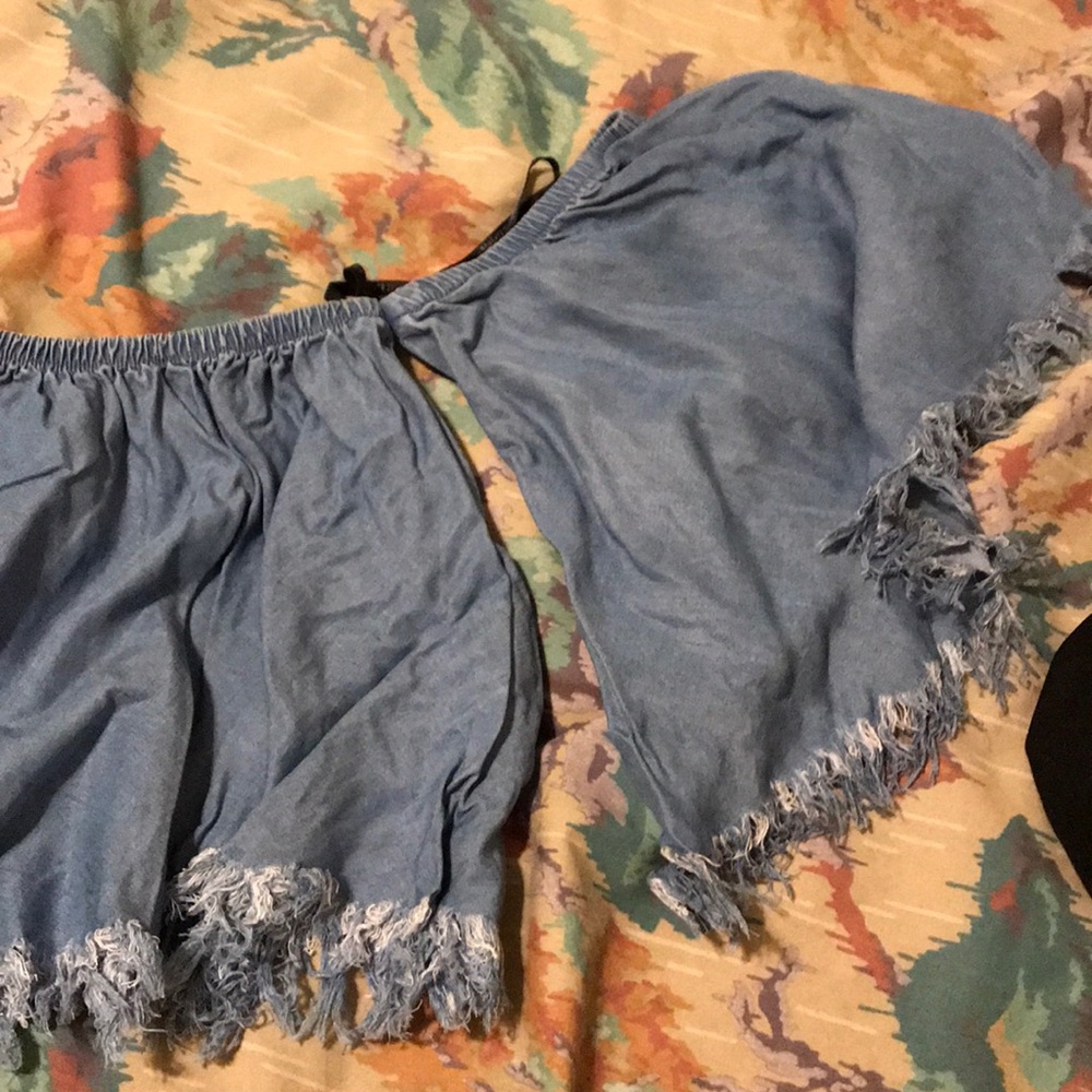Crop top - Picture 2 of 4